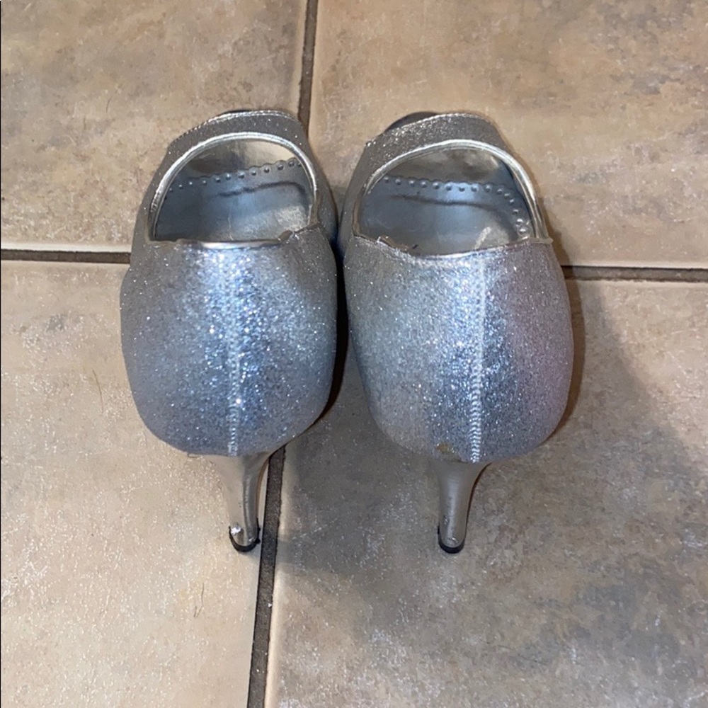 Heels - Picture 3 of 4